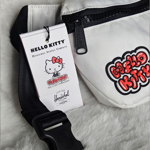 HELLO KITTY Herschel FannyPack - Picture 2 of 8